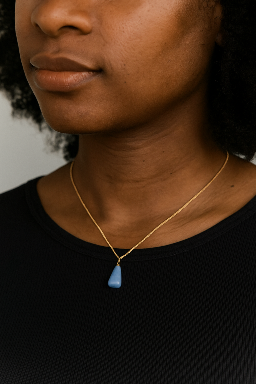 UNIQUE STONES Angelite with a certificate